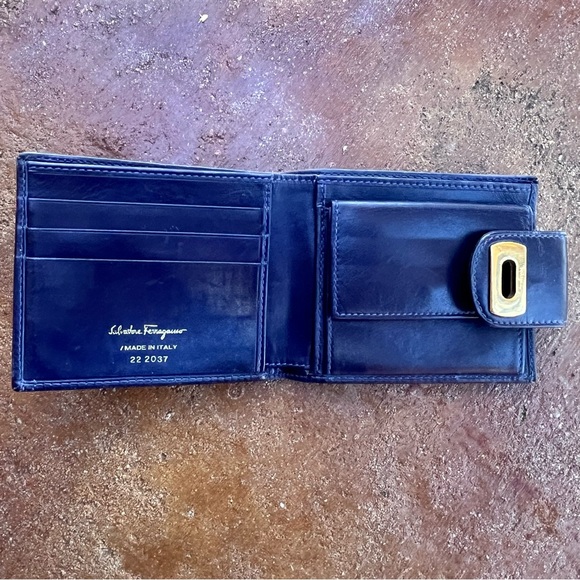 Ferragamo Purple Leather Wallet with Gold Clasp - Picture 2 of 7